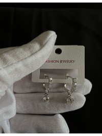 Сережки з камінням англійський замок срібного кольору 31902