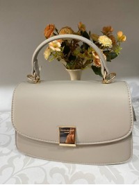 Маленька жіноча сумка з еко-шкіри бежевого кольору 31926