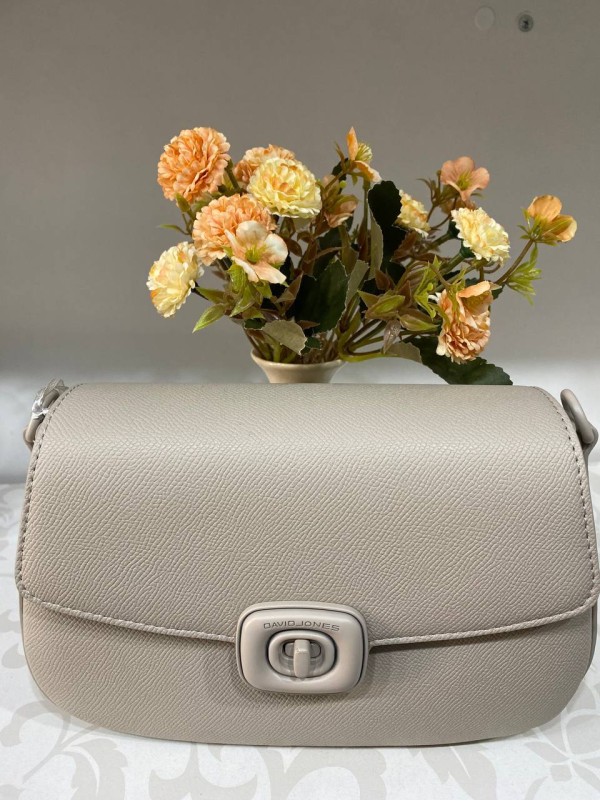 Класична жіноча сумка з еко-шкіри молочного кольору 31928