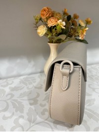 Класична жіноча сумка з еко-шкіри молочного кольору 31928