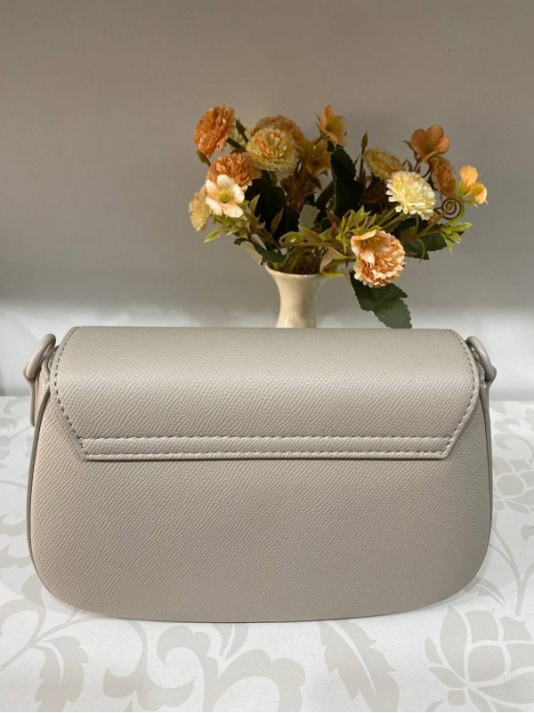 Класична жіноча сумка з еко-шкіри молочного кольору 31928