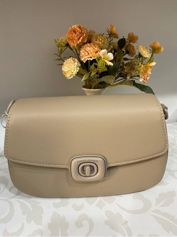 Класична жіноча сумка з еко-шкіри бежевого кольору 31929