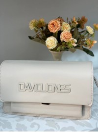 Класична жіноча сумка з еко-шкіри через плече бежевого кольору 31933