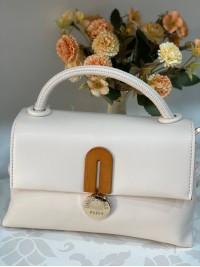 Класична маленька жіноча сумка із еко-шкіри молочного кольору 31994