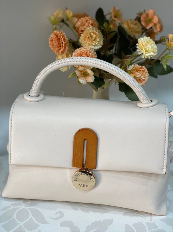 Класична маленька жіноча сумка із еко-шкіри молочного кольору 31994