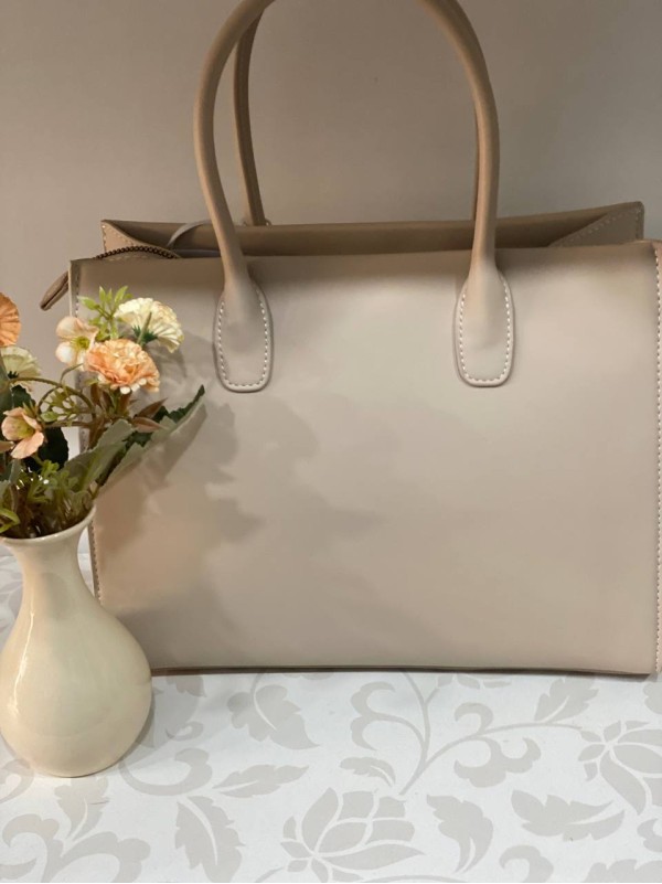 Ділова жіноча сумка із еко-шкіри бежевого кольору 31998