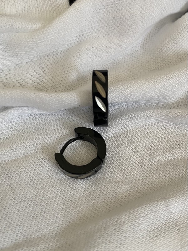 Сережки "Пелюстки" застібка - кільце чорного кольору 32011