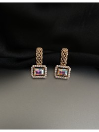 Сережки з камінчиками англійський замок золотого кольору 32017