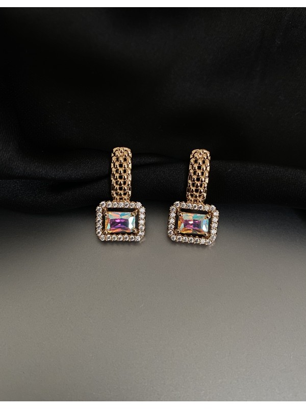 Сережки з камінчиками англійський замок золотого кольору 32017