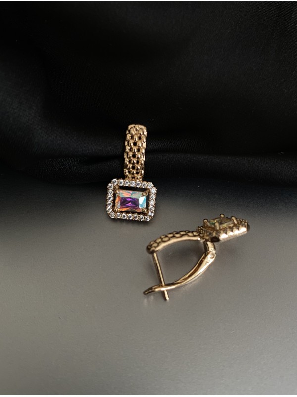 Сережки з камінчиками англійський замок золотого кольору 32017