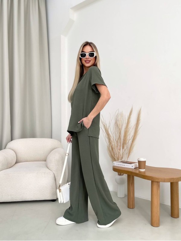 Жіночий прогулянковий костюм кольору хакі 32026