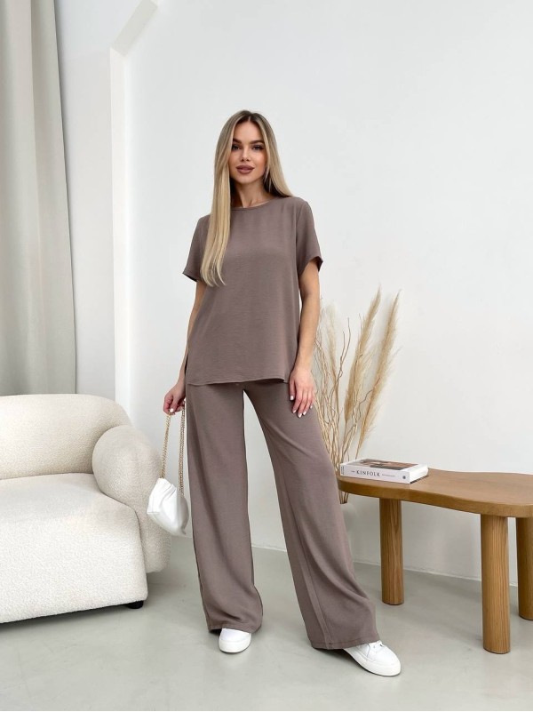 Жіночий прогулянковий костюм кавового кольору 32030