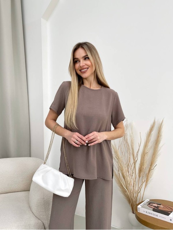 Жіночий прогулянковий костюм кавового кольору 32030