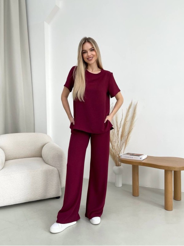 Жіночий прогулянковий костюм бордового кольору 32036