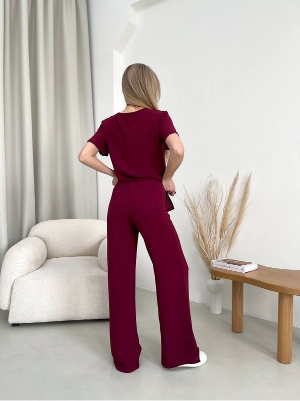 Жіночий прогулянковий костюм бордового кольору 32036