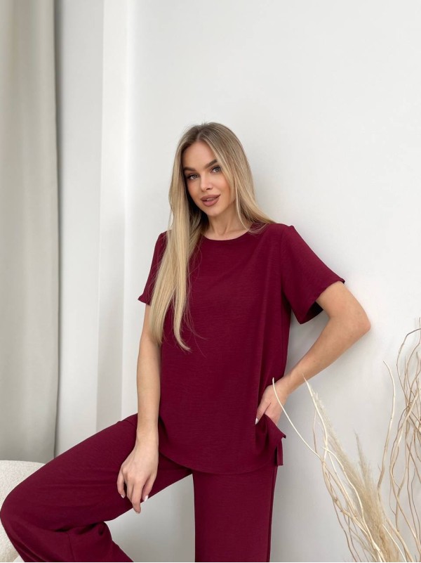 Жіночий прогулянковий костюм бордового кольору 32036