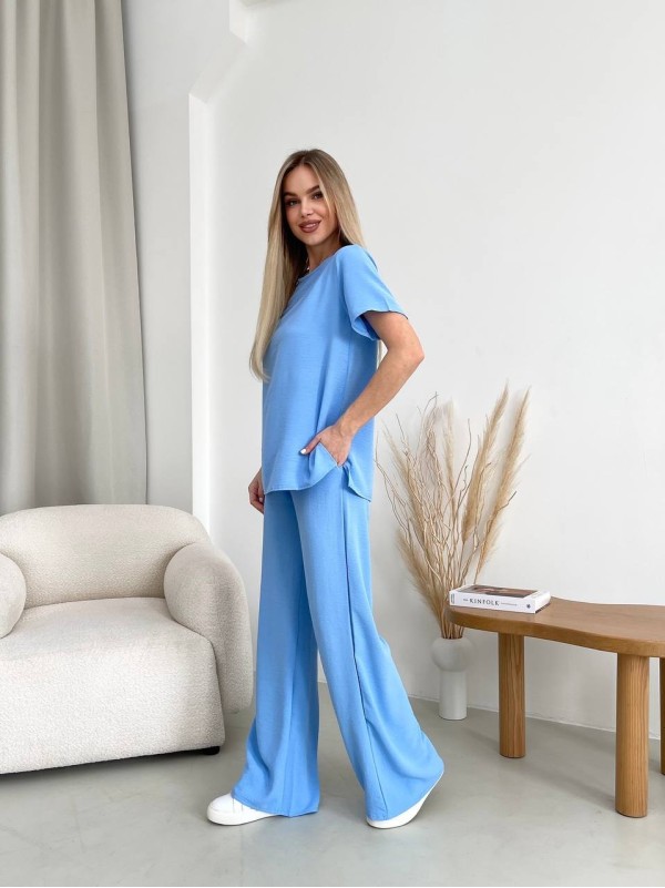 Жіночий прогулянковий костюм блакитного кольору 32037