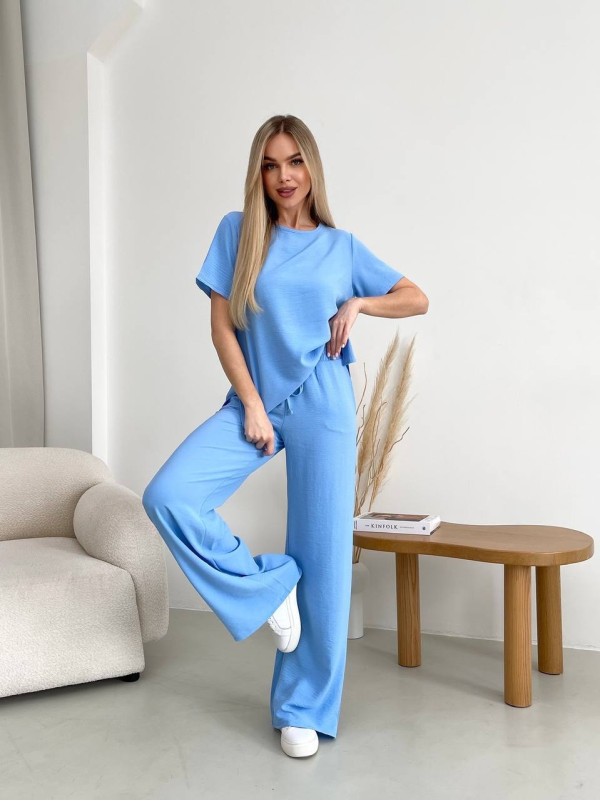 Жіночий прогулянковий костюм блакитного кольору 32037