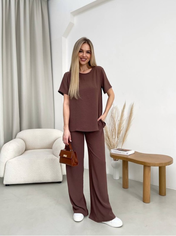 Жіночий прогулянковий костюм коричневого кольору 32038