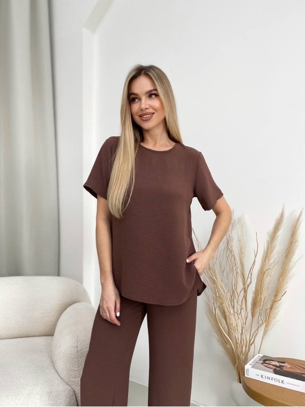 Жіночий прогулянковий костюм коричневого кольору 32038