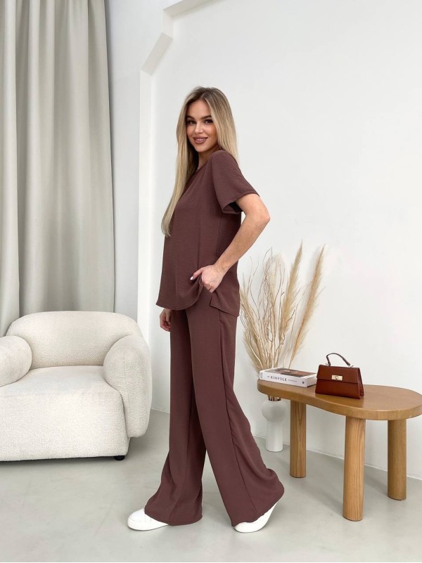 Жіночий прогулянковий костюм коричневого кольору 32038