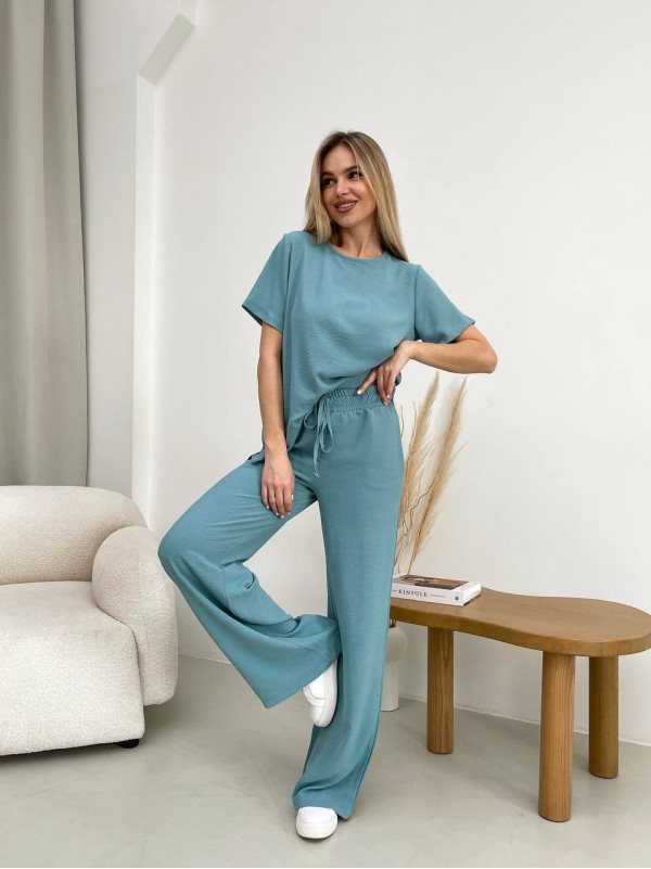 Жіночий прогулянковий костюм оливкового кольору 32039