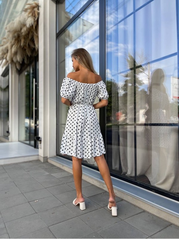 Легка сукня мінi з поясом в горох молочного кольору 32049