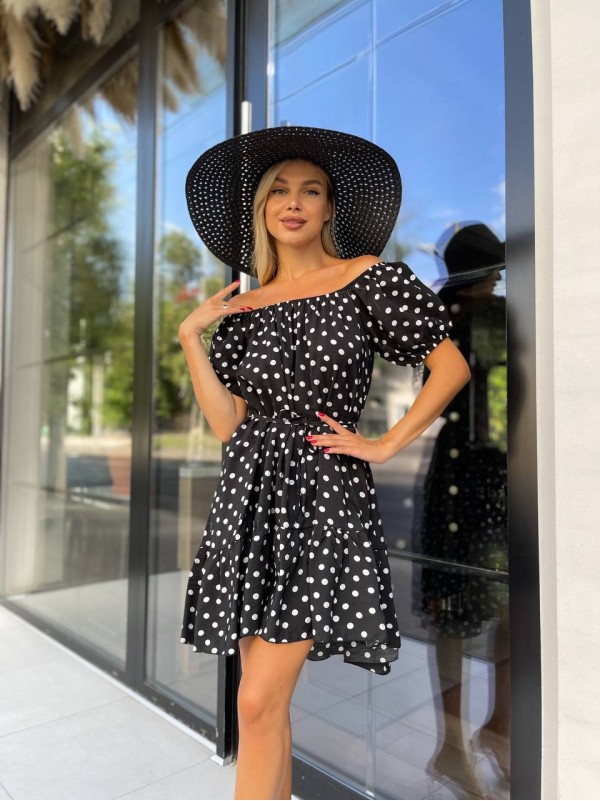 Легка сукня мінi з поясом в горох чорного кольору 32050