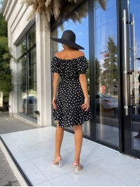 Легка сукня мінi з поясом в горох чорного кольору 32050