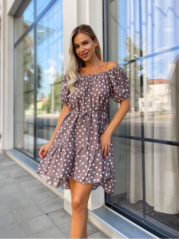 Легка сукня мінi з поясом в горох кавового кольору 32052