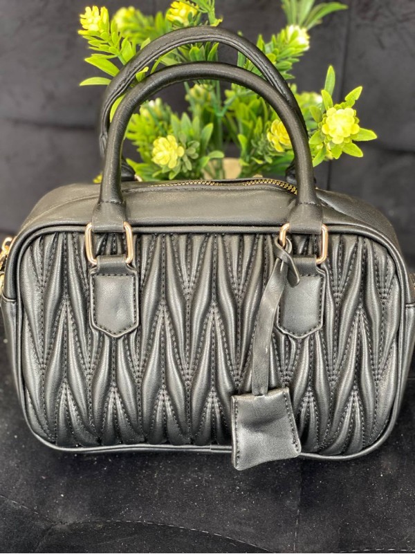 Маленька жіноча сумка із жатої еко-шкіри чорного кольору 32057