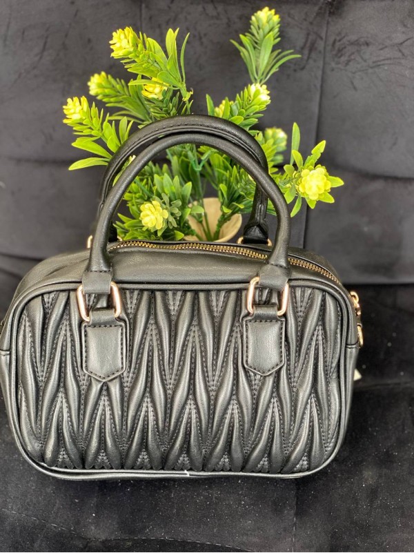 Маленька жіноча сумка із жатої еко-шкіри чорного кольору 32057