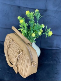 Маленька жіноча сумка із жатої еко-шкіри кавового кольору 32058