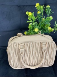 Маленька жіноча сумка із жатої еко-шкіри бежевого кольору 32060