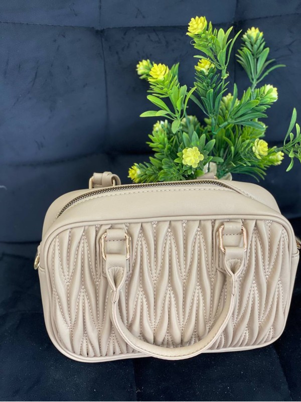 Маленька жіноча сумка із жатої еко-шкіри бежевого кольору 32060