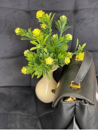 Маленька жіноча сумка з пористої еко-шкіри чорного кольору 32062