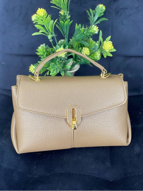 Маленька жіноча сумка з пористої еко-шкіри кавового кольору 32063