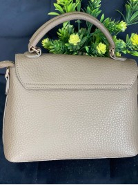 Жіноча сумка-портфель з пористої еко-шкіри коричневого кольору 32065