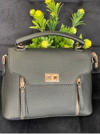 Жіноча сумка-портфель з пористої еко-шкіри чорного кольору 32066