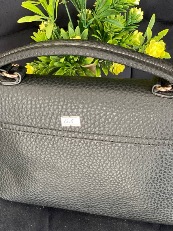 Жіноча сумка-портфель з пористої еко-шкіри чорного кольору 32066