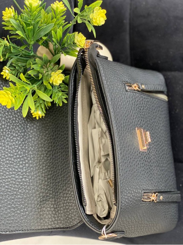 Жіноча сумка-портфель з пористої еко-шкіри чорного кольору 32066