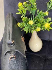 Жіноча сумка-портфель з пористої еко-шкіри чорного кольору 32066