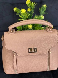 Жіноча сумка-портфель з пористої еко-шкіри пудрового кольору 32067