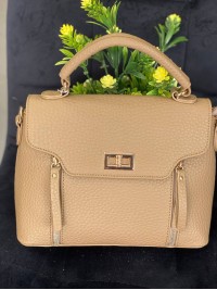 Жіноча сумка-портфель з пористої еко-шкіри бежевого кольору 32069