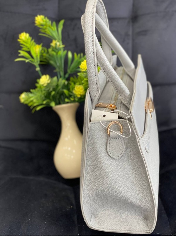 Жіноча дiлова сумка з пористої еко-шкіри сiрого кольору 32073