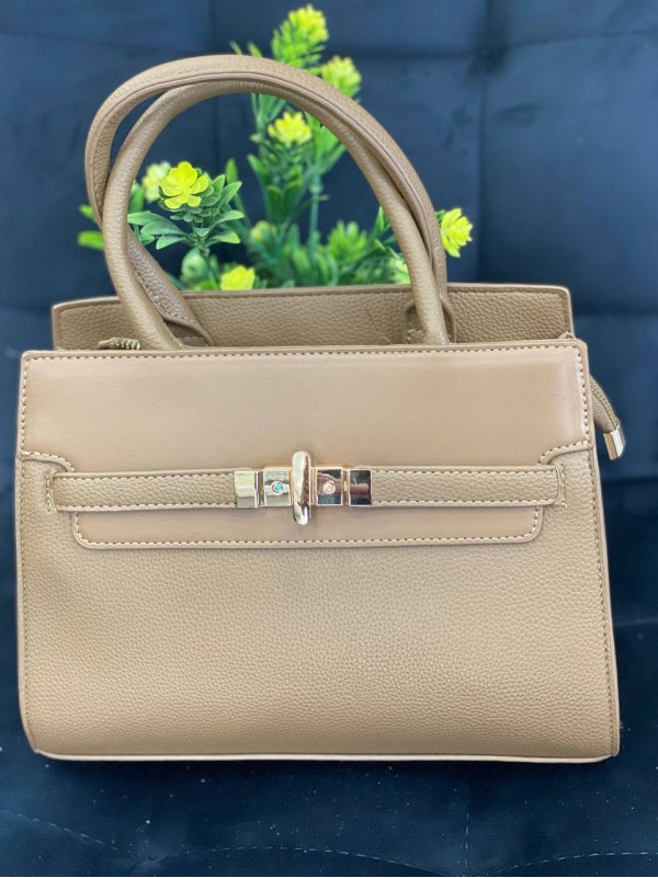 Жіноча дiлова сумка з пористої еко-шкіри кавового кольору 32074