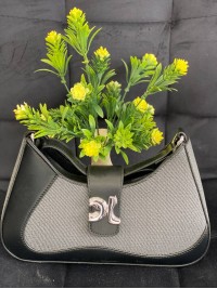 Маленька жіноча сумка-багет із еко-шкіри чорного кольору 32075