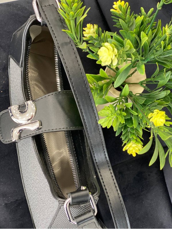 Маленька жіноча сумка-багет із еко-шкіри чорного кольору 32075