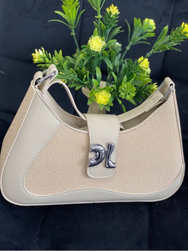 Маленька жіноча сумка-багет із еко-шкіри бежевого кольору 32080