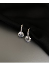 Сережки з великим камінчиком англійський замок срібного кольору 32086